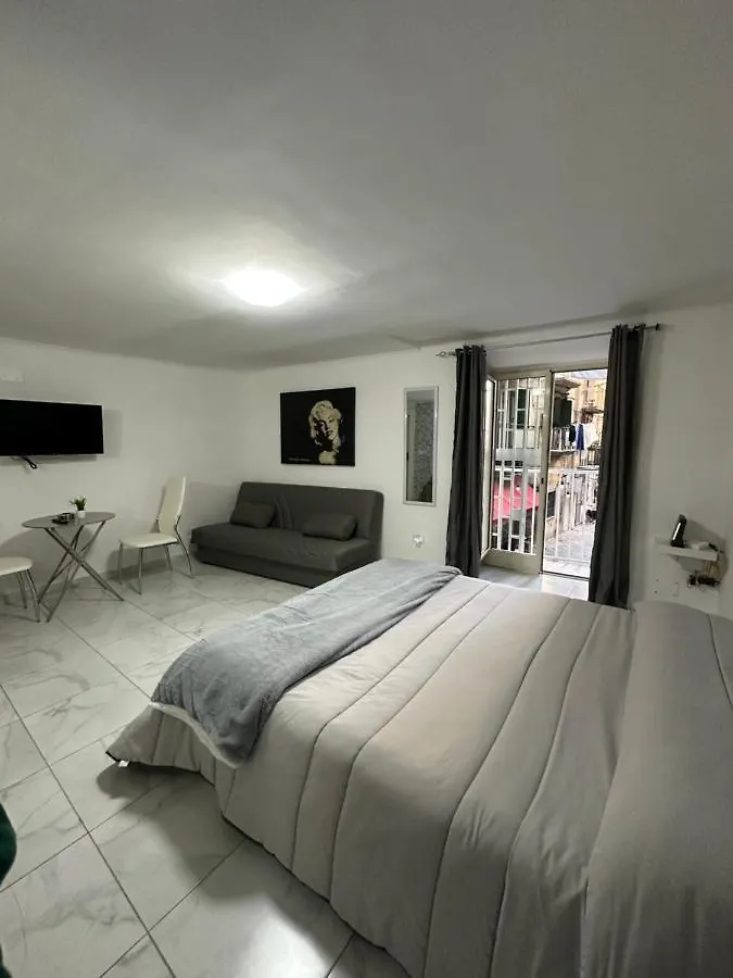 Gradoniroom26 Napoli 0*,  Italia