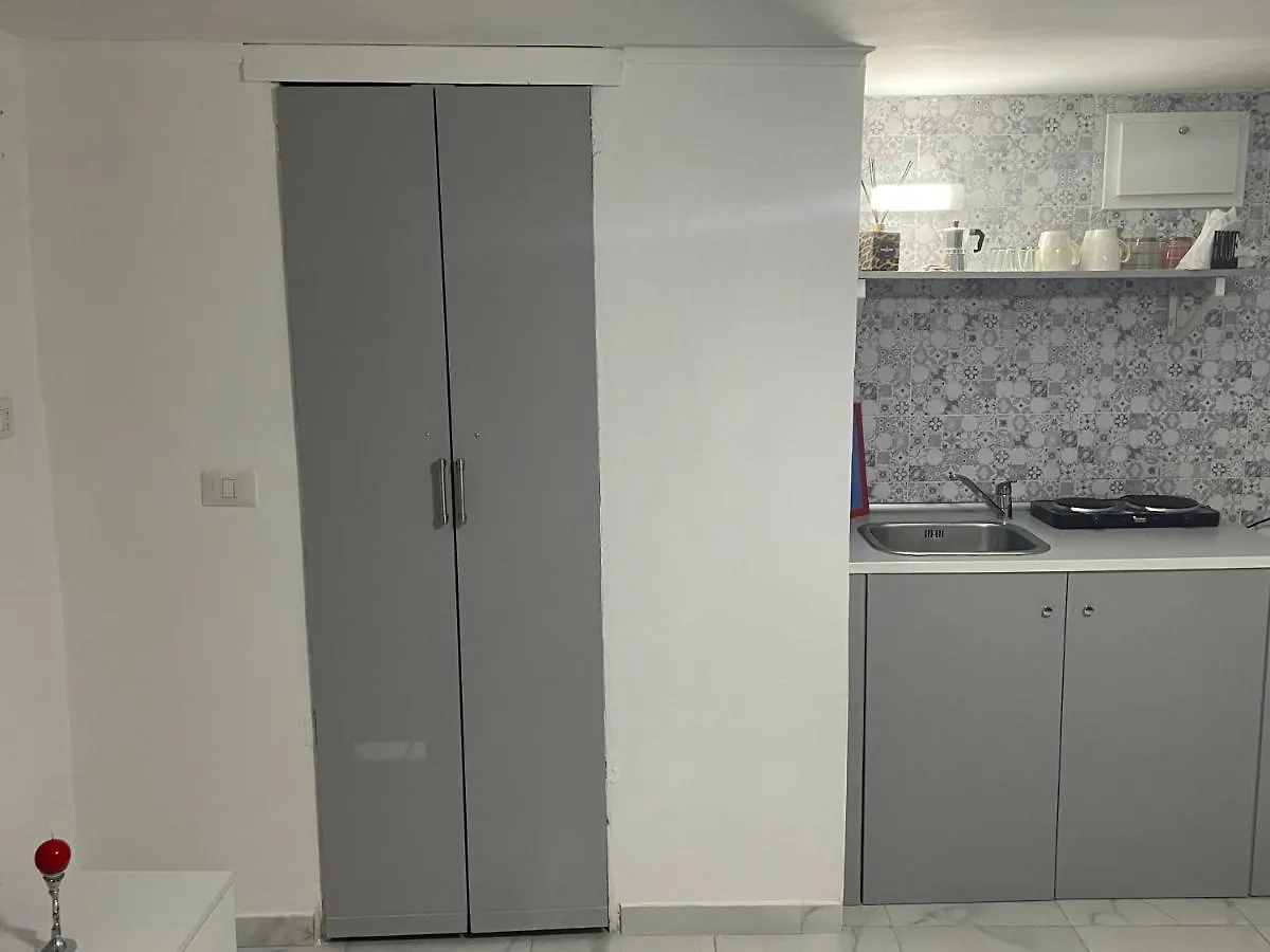 Gradoniroom26 Napoli 0*,  İtalya